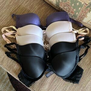✅Victoria Secret - Bundle Of 5 Push
Up Bras!